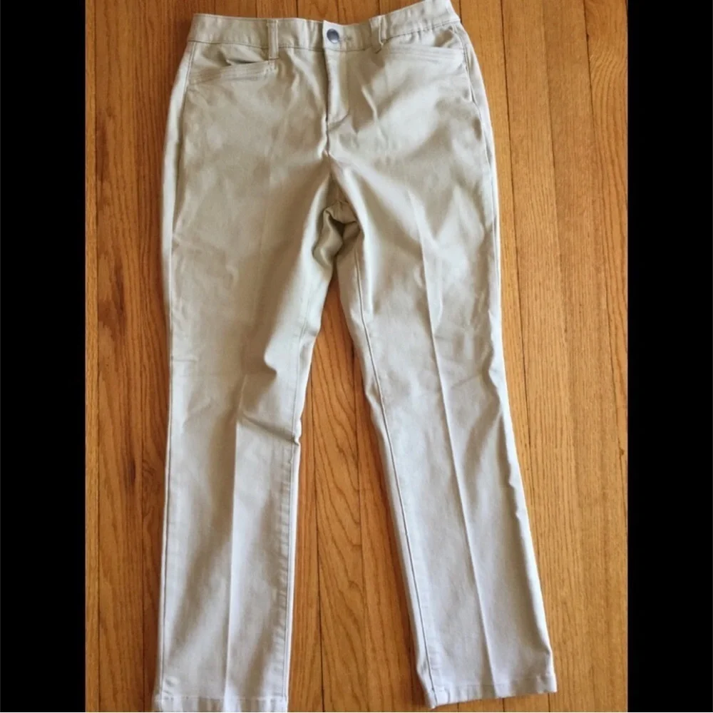 Christopher & Banks Slimming Kahki Pants Slacks Size 6P
